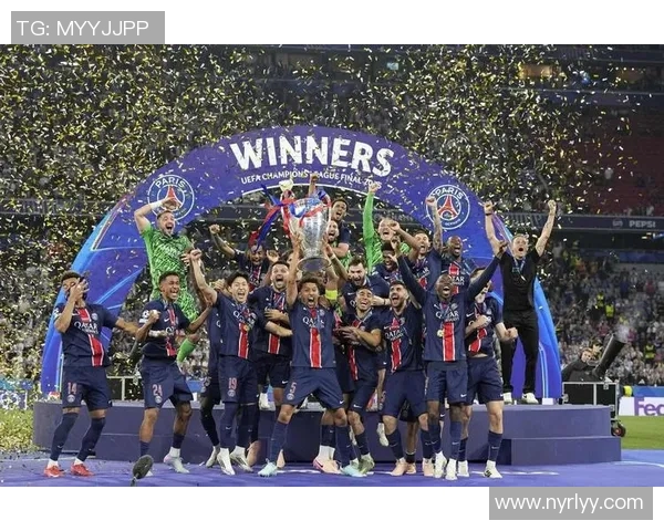 里昂主场大胜巴黎圣日耳曼，射手特奥费科尔梅开二度狂欢球迷