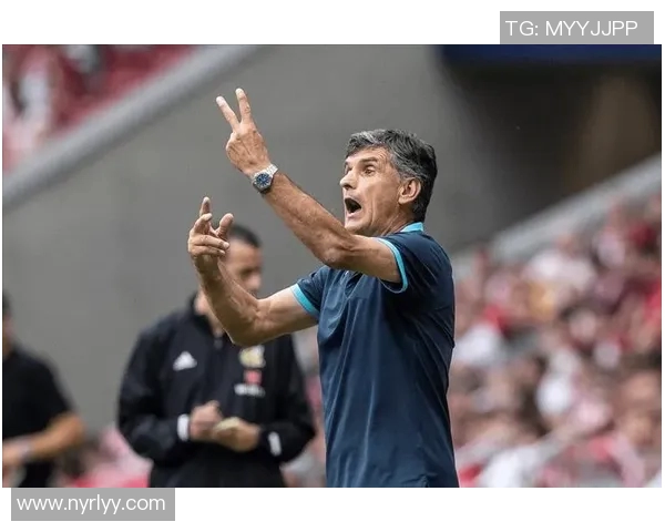 塞维利亚官方宣布与主帅穆切合同解约:一段时代的终结