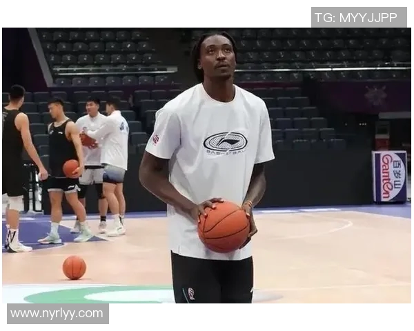 奥贝克帕助力山东队夺得CBA总冠军，表现出色获赞无数